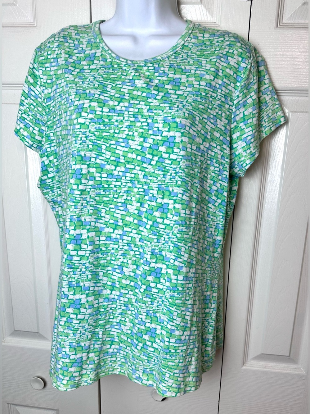 J. MCLAUGHLIN Mosaic Tile T-Shirt Tee Top Blouse Green blue White Geometric Geo